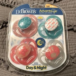NWT, Dr Browns Advantage pacifier set of 4